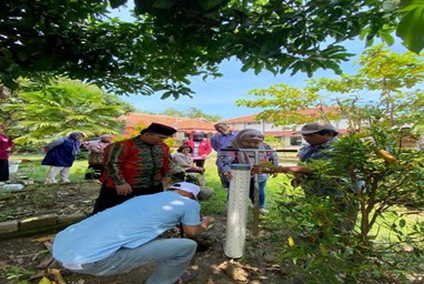 Proyek kemanusiaan Universitas Ivet dan PMI Kota Semarang 2